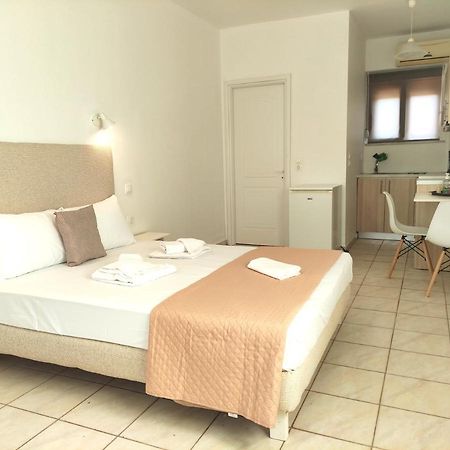 # 6 Giorgos & Chara Apartments Nea Kydonia  ภายนอก รูปภาพ
